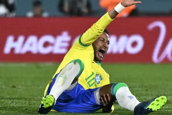 It's heavy! Media expects Neymar to be sidelined for nearly a year after ACL surgery